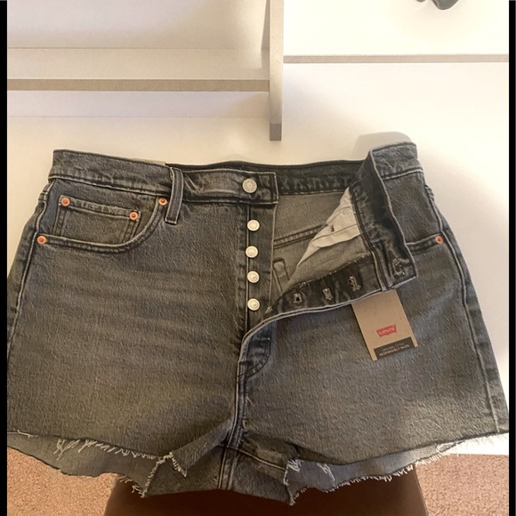 Levi's Pants - NWT Levi’s 501 cut off Shorts 33